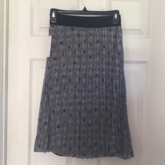 NWT Elle pull on pleated grey plaid skirt - Picture 3 of 6